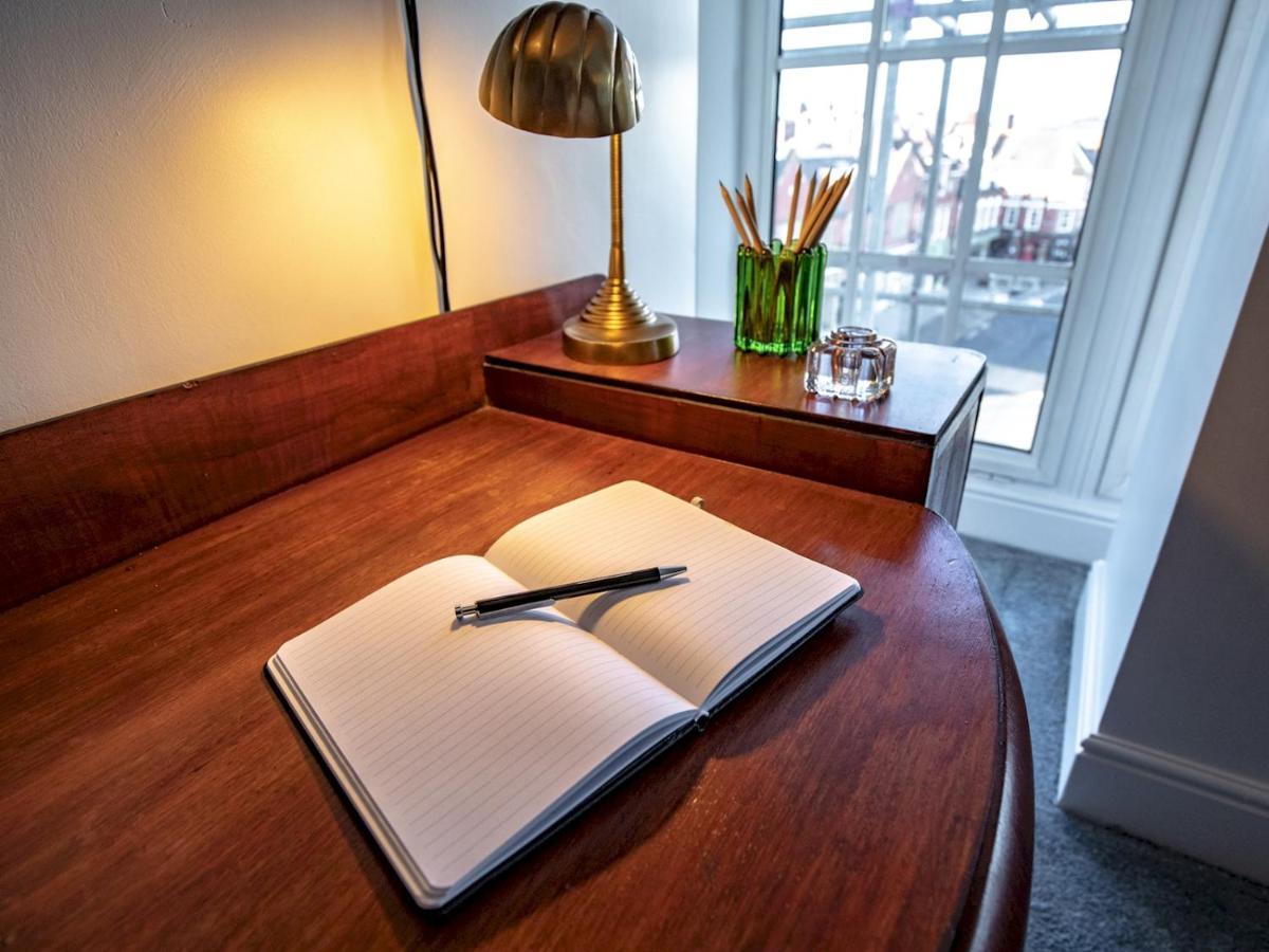 Pass The Keys Art Deco Inspired Apartment With Roof Top Views Shrewsbury Kültér fotó
