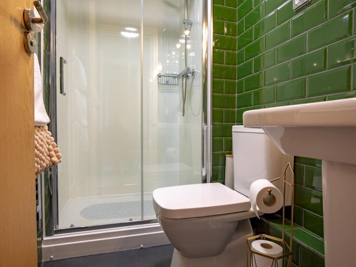 Pass The Keys Art Deco Inspired Apartment With Roof Top Views Shrewsbury Kültér fotó